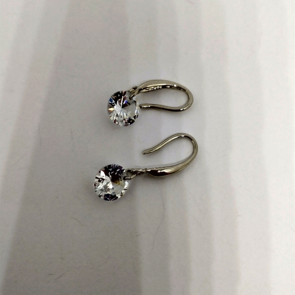 Swarovski cubic zirconia earrings for women - Picture 6 of 7